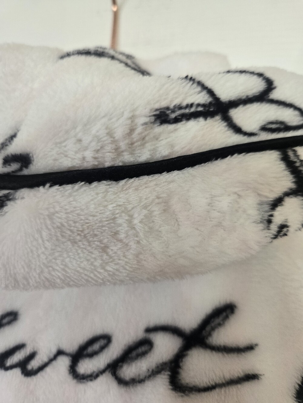 NWT Victoria's Secret Bathrobe, M/L - Picture 7 of 8